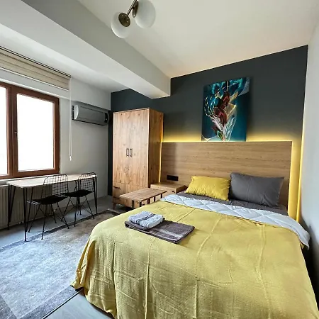 Airhome Aparthotel